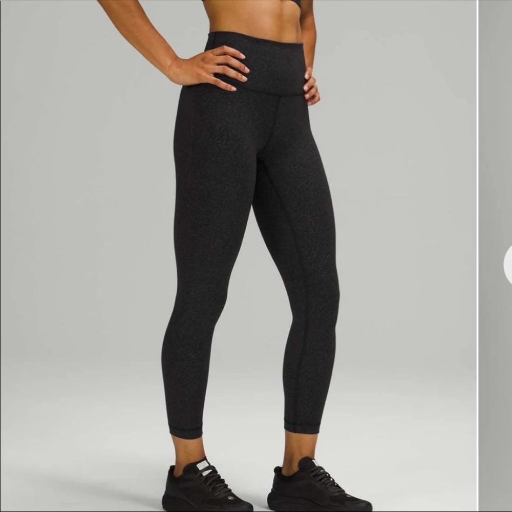 Lululemon Wunder Train Embossed Crunch HR Tight 25” size 4